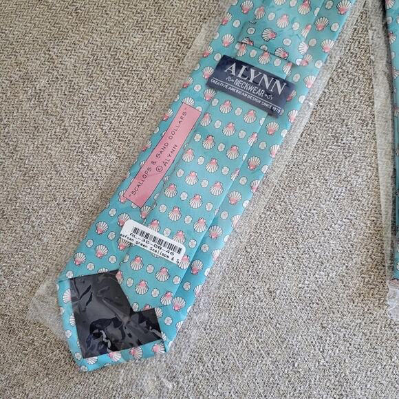 Alynn 100% silk scallops and sand dollars tie - Picture 7 of 9